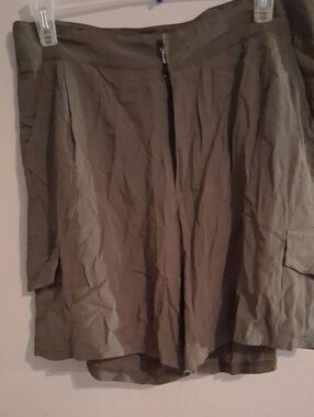 Olive Side Pockets Juniors Shorts  with Front Zip